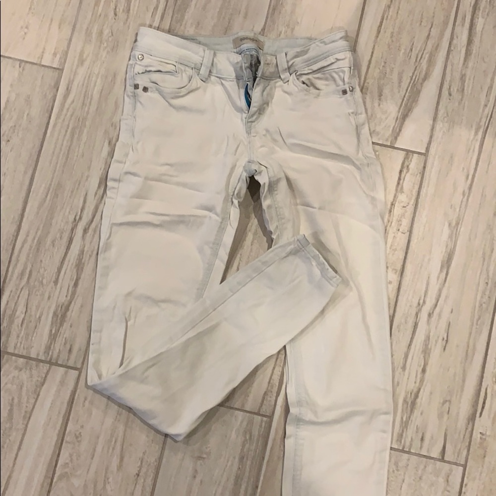 White/very light blue jeans